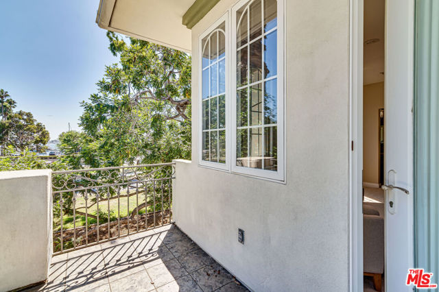1008 Harbor Crossing Lane, Marina del Rey CA: https://media.crmls.org/mediaz/40accc80-7d60-4f47-8e88-d6064a31d0a0.jpg