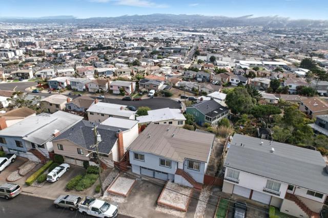 541 Diamond Avenue, South San Francisco CA: https://media.crmls.org/mediaz/40ad8486-572c-4779-94c3-a201d58418b0.jpg