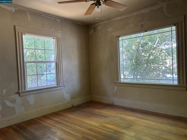 415 W 9Th St, Antioch CA: https://media.crmls.org/mediaz/40ad8ca9-32d8-4b76-9d85-81267ff8465f.jpg