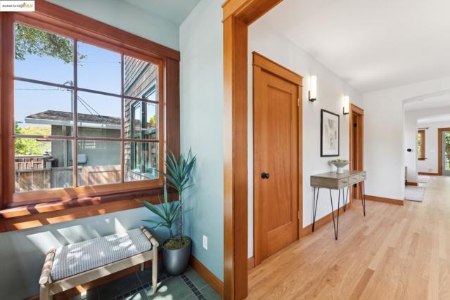 817 Curtis St, Albany CA: https://media.crmls.org/mediaz/40adbffa-a3b9-4d54-9db2-d9be53a6c415.jpg