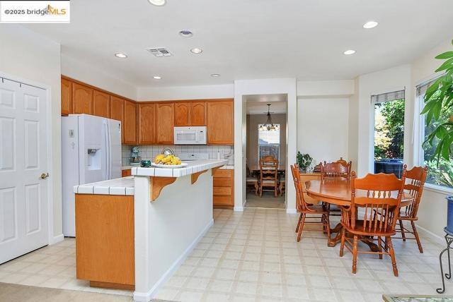 4746 Mammouth Lane, Oakley CA: https://media.crmls.org/mediaz/40ae30d3-bd8a-4bee-8e99-89fead6ec668.jpg