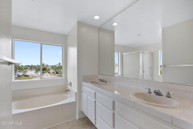 1532 Lorena Drive, Oxnard CA: https://media.crmls.org/mediaz/40aeda7c-b896-4632-964e-72d68ccf747b.jpg