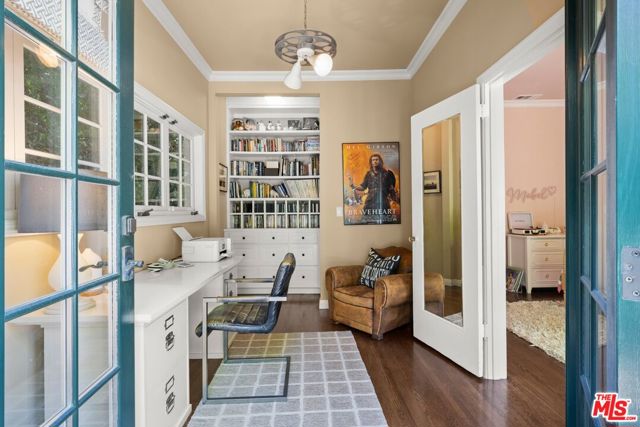 403 S Bundy Drive, Los Angeles CA: https://media.crmls.org/mediaz/40af6470-c39f-491b-b550-13e4bc0bccab.jpg