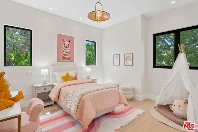 13048 Rose Avenue, Los Angeles CA: https://media.crmls.org/mediaz/40b011d4-7177-4191-afdc-fe8ed5619d20.jpg