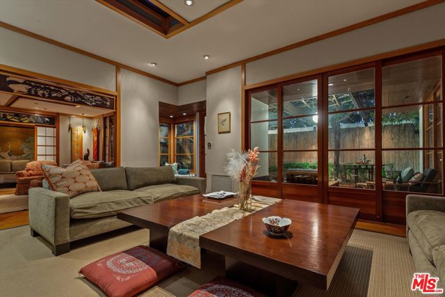 465 N Calle Rolph, Palm Springs CA: https://media.crmls.org/mediaz/40b0ac51-95f7-47b2-8461-2bbbd7bab5a4.jpg