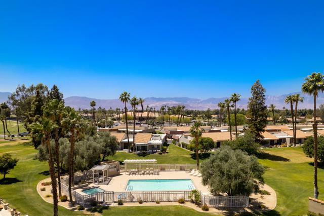 40960 La Costa W Circle, Palm Desert CA: https://media.crmls.org/mediaz/40b17db0-9d02-4b16-85b3-4c6297dd1704.jpg