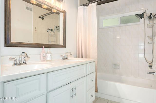 26007 Philrich Circle, Calabasas CA: https://media.crmls.org/mediaz/40b1ceac-7692-4923-869b-be9d9d32e76d.jpg