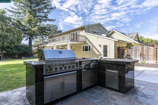1206 Rimer Dr, Moraga CA: https://media.crmls.org/mediaz/40b2bc86-163b-4445-874e-3ee53bf9ea99.jpg
