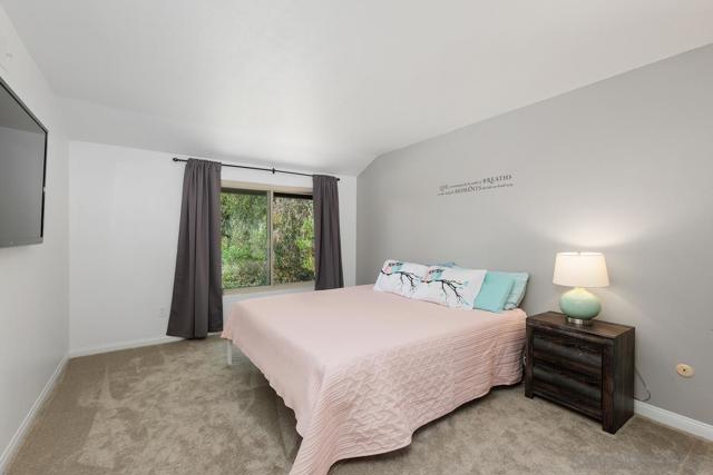 13046 Paseo del Verano, San Diego CA: https://media.crmls.org/mediaz/40b2d1a4-f6d1-49ef-9f3e-a66e35f1a32e.jpg