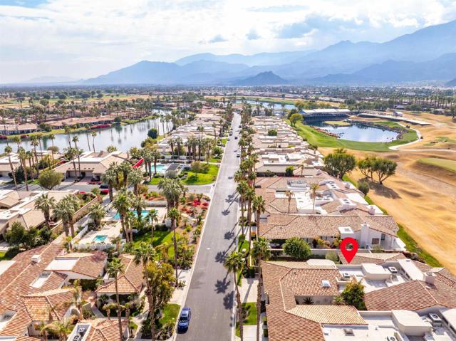 54877 Inverness Way, La Quinta CA: https://media.crmls.org/mediaz/40b36580-de8f-4d0f-9133-636da5d7ca1a.jpg