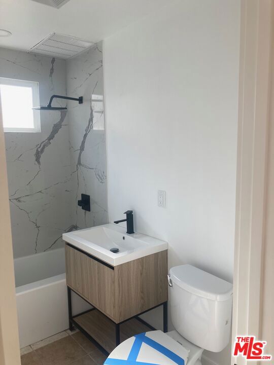 1101 W 106th Street, Los Angeles CA: https://media.crmls.org/mediaz/40b3d9a2-5747-42fa-9dc8-7d1b3d7e0b76.jpg