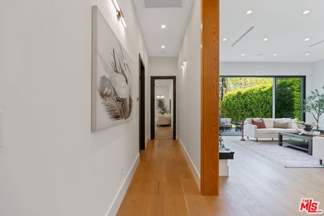 5522 Buffalo Avenue, Sherman Oaks CA: https://media.crmls.org/mediaz/40b44460-1bd9-4408-8ab8-3bdbab976bc7.jpg