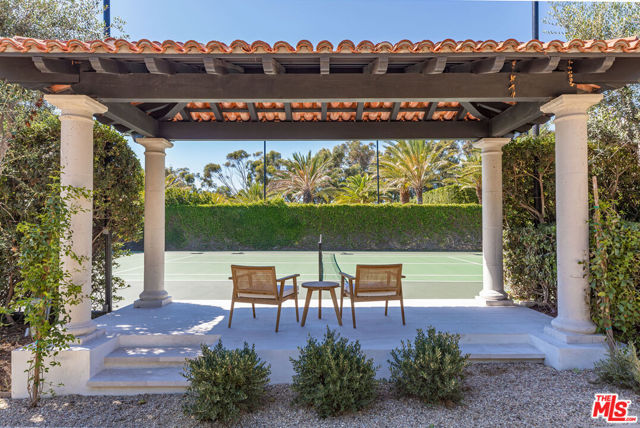 24824 Pacific Coast Highway, Malibu CA: https://media.crmls.org/mediaz/40b44790-817e-4ea6-a870-ec42550d874c.jpg