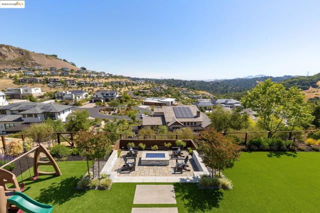 63 Tomcat Way, Orinda CA: https://media.crmls.org/mediaz/40b46133-8d03-44f0-8acc-04d307b78766.jpg