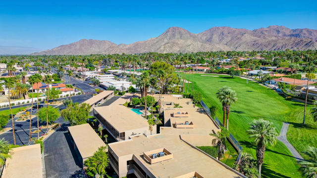 73879 Club Circle Dr, Palm Desert CA: https://media.crmls.org/mediaz/40b48a5c-45df-422f-977e-bd3676f4bfbc.jpg