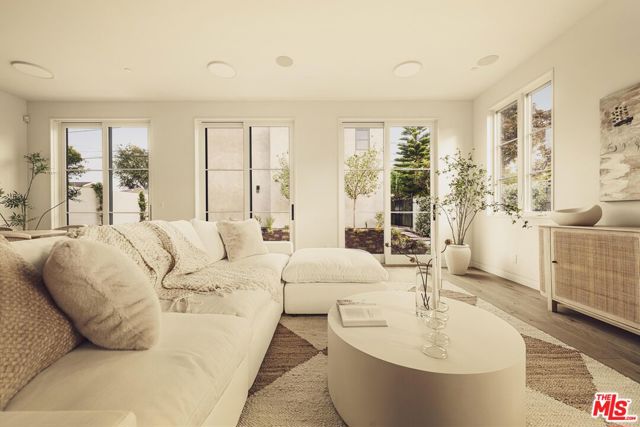 2114 Pier Avenue, Santa Monica CA: https://media.crmls.org/mediaz/40b52342-50aa-4282-80c0-6d2f8283a4ba.jpg