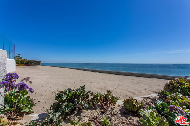 22548 PACIFIC COAST Highway, Malibu CA: https://media.crmls.org/mediaz/40b660a2-9bf7-429b-8268-040614cd1dac.jpg