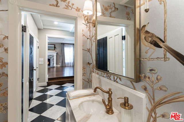 908 Malcolm Avenue, Los Angeles CA: https://media.crmls.org/mediaz/40b677ec-fdba-42ec-86ca-cb6c62d03b7a.jpg