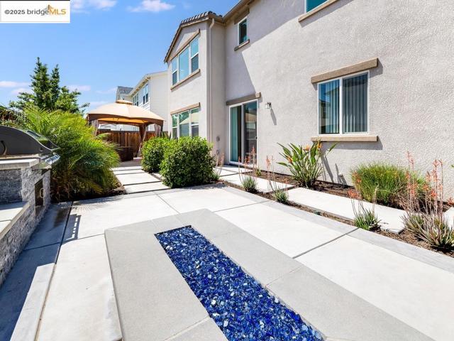 270 Guthrie Lane, Brentwood CA: https://media.crmls.org/mediaz/40b691ce-b62a-4692-bdcc-fd214d81df6e.jpg