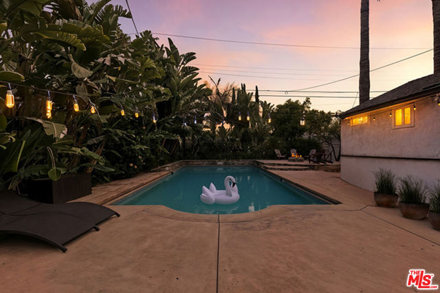 14253 Collins Street, Los Angeles CA: https://media.crmls.org/mediaz/40b70762-e713-4b5b-93f2-14a032a32f91.jpg