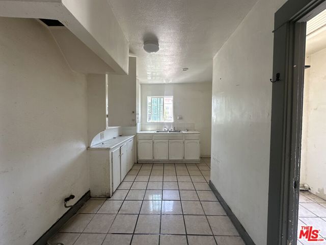 1117 N Alexandria Avenue, Los Angeles CA: https://media.crmls.org/mediaz/40b7cab9-5a9b-43e0-ac91-095b0328906b.jpg