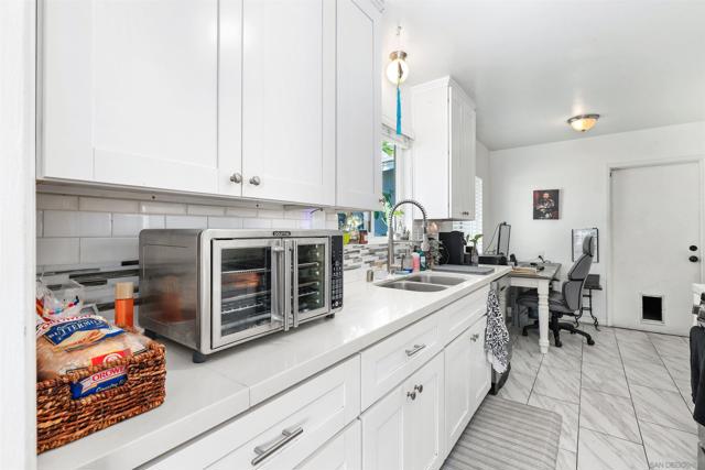 750 Fern St, Escondido CA: https://media.crmls.org/mediaz/40b7ee97-332b-4755-85ef-f29b520c392e.jpg