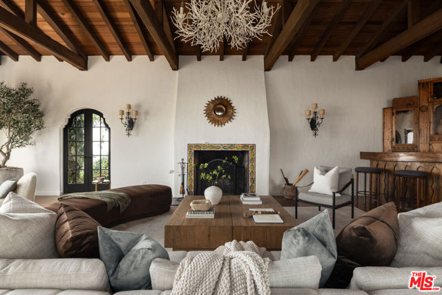2311 Alto Oak Drive, Los Angeles CA: https://media.crmls.org/mediaz/40b83df0-924f-4639-8f84-99b59c116d9a.jpg