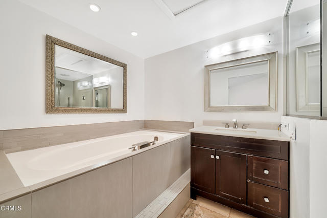 Detail Gallery Image 19 of 33 For 2010 Kingsbridge Way, Oxnard,  CA 93035 - 4 Beds | 3 Baths