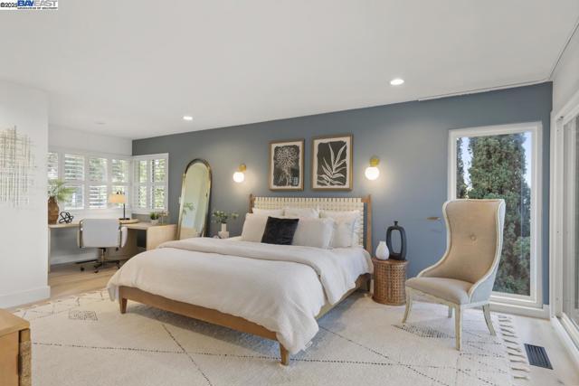 10336 Greenview Dr, Oakland CA: https://media.crmls.org/mediaz/40b98ac7-61ea-4016-9782-5dcff034ecff.jpg