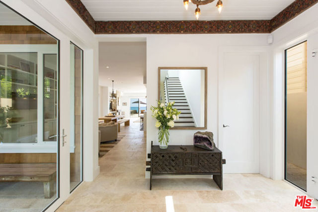 23812 Malibu Road, Malibu CA: https://media.crmls.org/mediaz/40ba230b-1f06-40d4-9ed7-c0b0b88e98f0.jpg