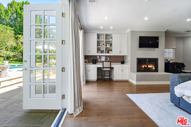 2740 N Deep Canyon Drive, Beverly Hills CA: https://media.crmls.org/mediaz/40ba4e38-c40a-4590-a631-2bb09f3a5f57.jpg