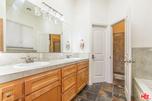 1712 Woodland Drive, Pine Mountain Club CA: https://media.crmls.org/mediaz/40baa56e-dceb-4902-bcd2-e5398d49eae0.jpg
