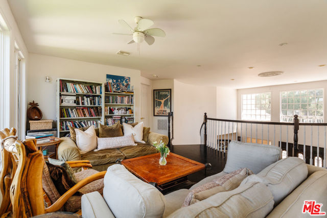 4244 Balcony Drive, Calabasas CA: https://media.crmls.org/mediaz/40bab87b-ecb9-4d00-8f81-b486a6e6e576.jpg