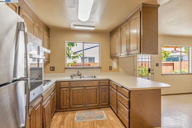 40122 Besco Dr, Fremont CA: https://media.crmls.org/mediaz/40bb7ff8-86c5-440f-aa93-1cb49e15bacc.jpg