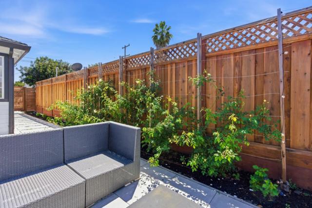 1257 Laurel Avenue, East Palo Alto CA: https://media.crmls.org/mediaz/40bb9472-5e37-453a-8a90-c5dc783cd850.jpg