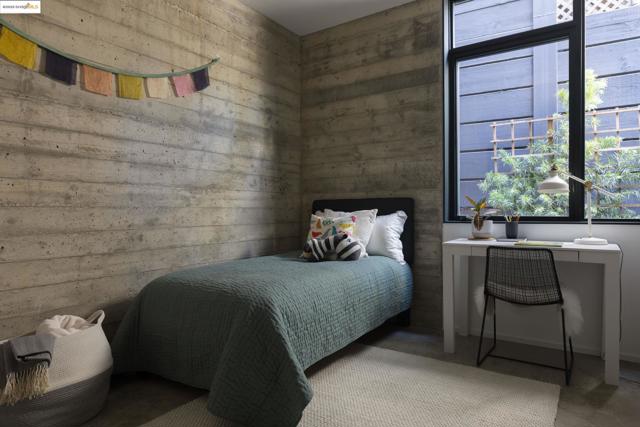 1136 Keith Ave, Berkeley CA: https://media.crmls.org/mediaz/40bbc8af-3c7a-4074-8fe1-747c11114149.jpg