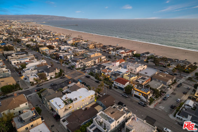 2524 Manhattan Avenue, Hermosa Beach, California 90254, 5 Bedrooms Bedrooms, ,4 BathroomsBathrooms,Residential,Sold,Manhattan,23277577