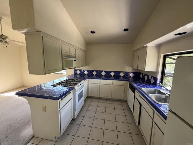 Detail Gallery Image 7 of 24 For 8438 Fanita Dr, Santee,  CA 92071 - 3 Beds | 2 Baths