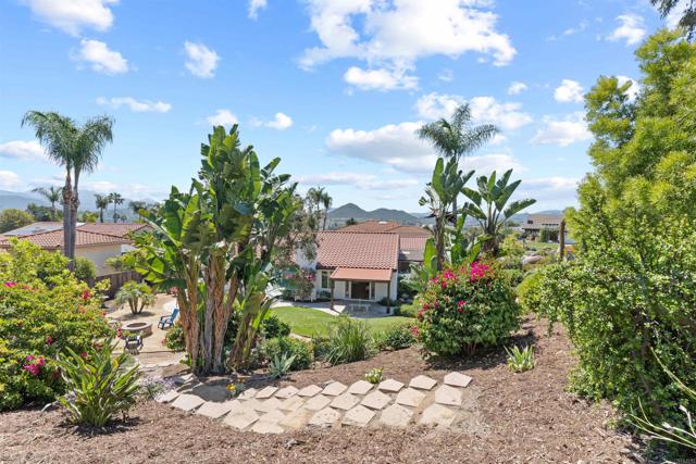3565 Avenida Amorosa, Escondido CA: https://media.crmls.org/mediaz/40bc0b34-a3a2-4fb5-abba-6eebf888dfab.jpg