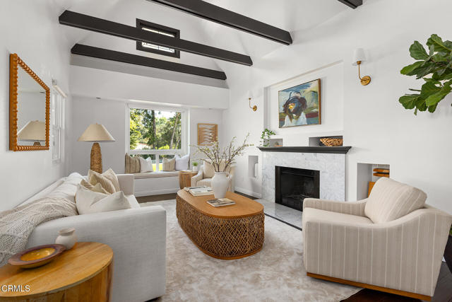 1601 El Rito Avenue, Glendale CA: https://media.crmls.org/mediaz/40bc4dd9-3574-48c0-bc82-d49b648fee90.jpg