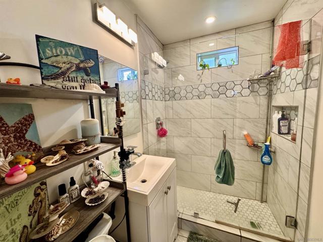 713 San Jose Pl, San Diego CA: https://media.crmls.org/mediaz/40bd6564-4c0c-45eb-b499-f5a306c6c942.jpg