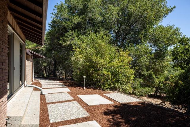 26792 Robleda Court, Los Altos Hills CA: https://media.crmls.org/mediaz/40bd9847-4c02-40b5-b2a8-4aa0a5df461f.jpg