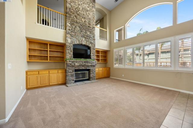 2132 Gold Poppy St, Brentwood CA: https://media.crmls.org/mediaz/40be0133-7b81-4bf0-94ba-fcc2c218f26a.jpg