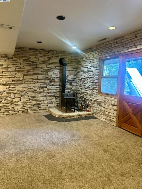 13273 Sierra Dr W, Truckee CA: https://media.crmls.org/mediaz/40bf4cad-be69-479e-b760-76eb8feb56f6.jpg