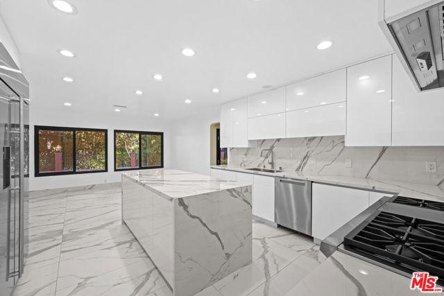 17449 Sumiya Drive, Encino CA: https://media.crmls.org/mediaz/40bfc7d8-3d92-44cd-a316-588c9b5e8a2a.jpg