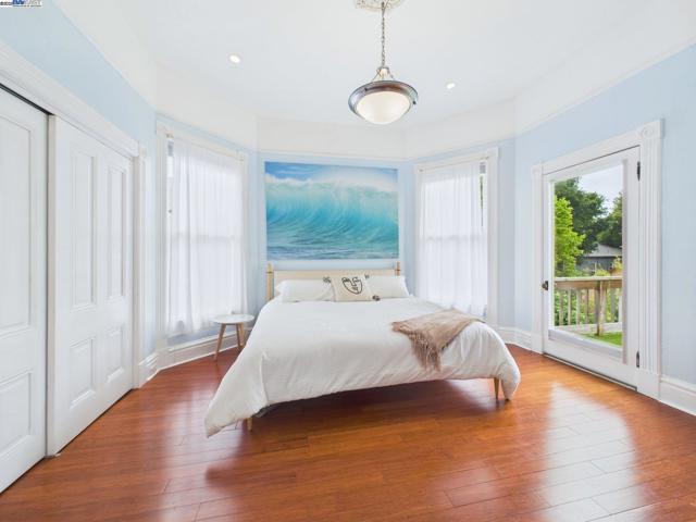 1709 Myrtle St, Oakland CA: https://media.crmls.org/mediaz/40bffb8d-d830-4721-bd1d-243525a4f9c1.jpg