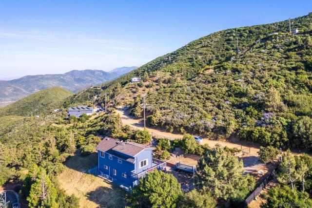 555 Manzanita Dr, Julian CA: https://media.crmls.org/mediaz/40c01606-267e-4993-8063-eeee1ac26548.jpg