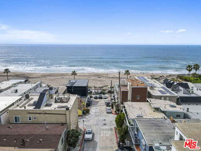 115 44th Street, Manhattan Beach CA: https://media.crmls.org/mediaz/40c0d021-414a-4640-a664-67598b2273e2.jpg