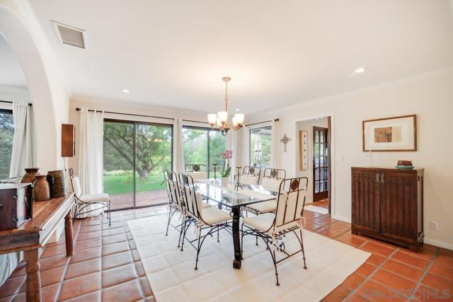 11 Country Glen Rd, Fallbrook CA: https://media.crmls.org/mediaz/40c12715-751e-4ed7-9f99-1ee61bff9aeb.jpg