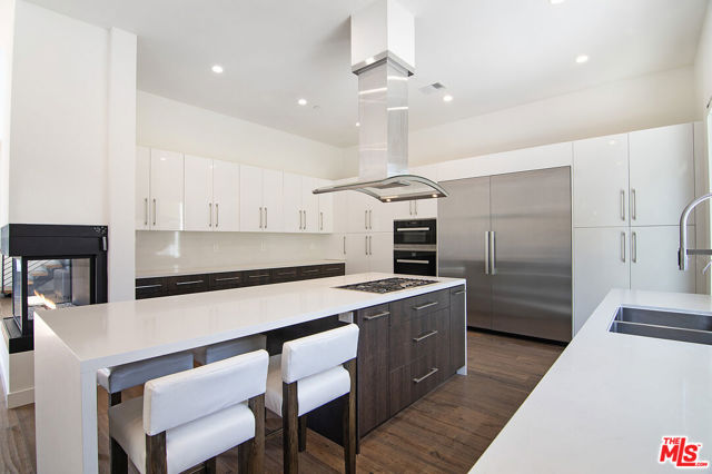 362 N Norton Avenue, Los Angeles CA: https://media.crmls.org/mediaz/40c13159-012e-48d3-8924-153603783e17.jpg